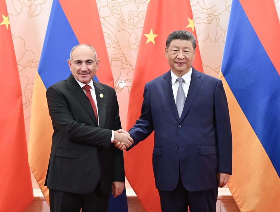 Си Цзиньпин встретился с премьер-министром Армении