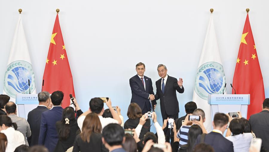 Глава МИД КНР отметил весомые результаты тяньцзиньского саммита ШОС